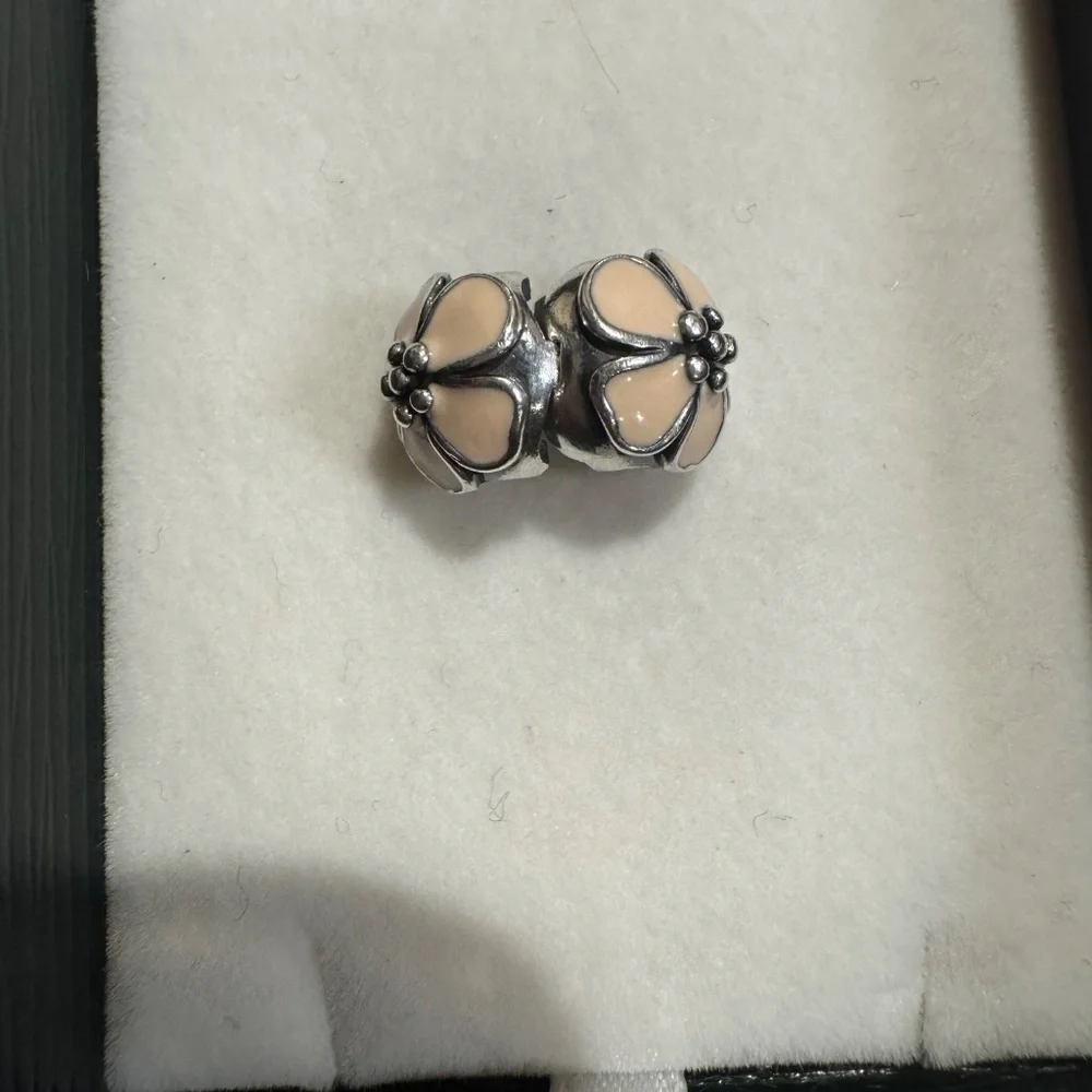 Pandora Hibiscus Clip Charm - Picture 5 of 6
